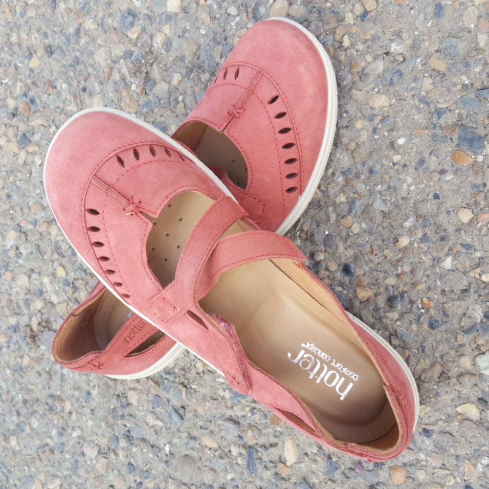 NWOT HOTTER Lulu Criss Cross Strap Mary Jane Comfort shoe